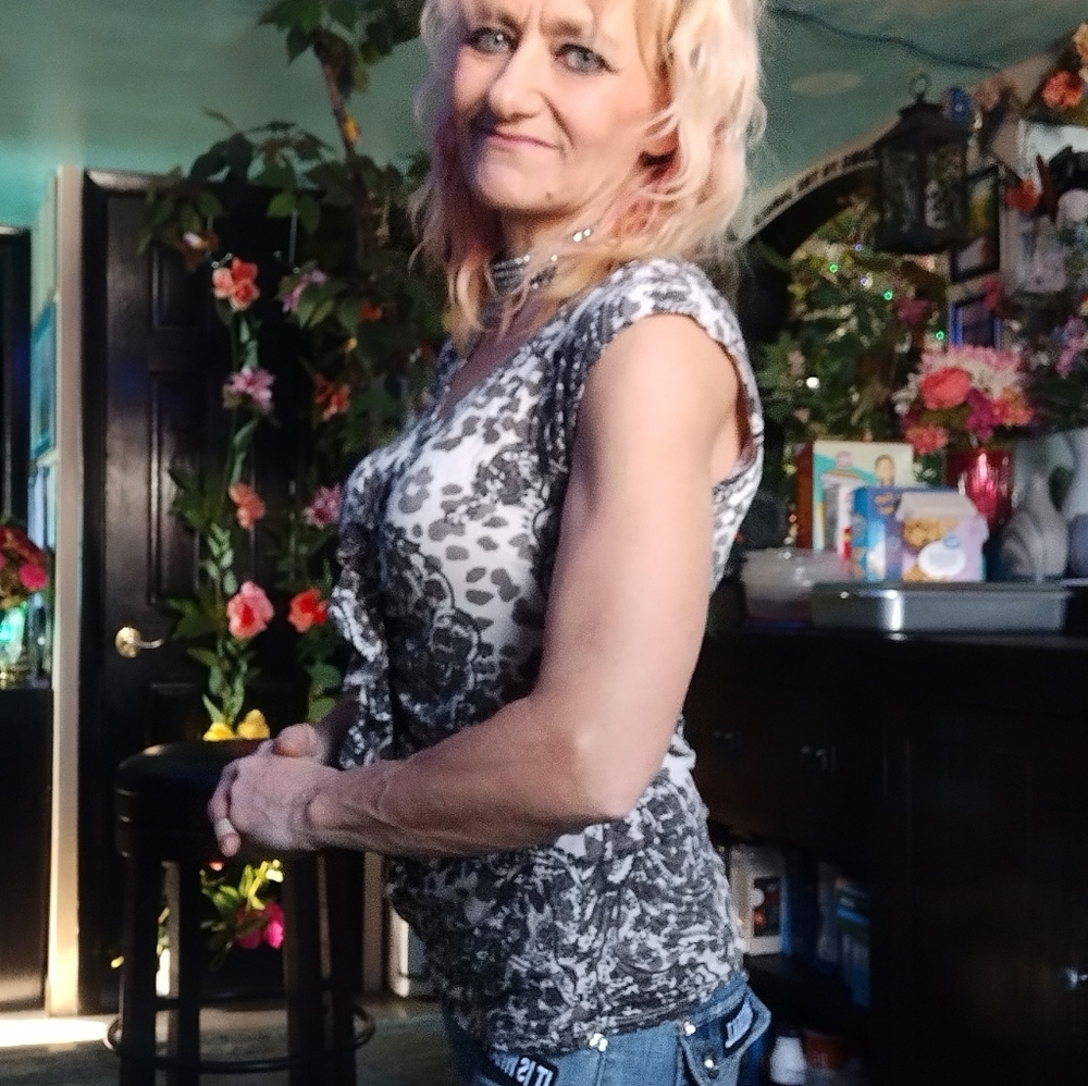 Stylish Brown and Gray Ruffled Top - Picture 4 of 11